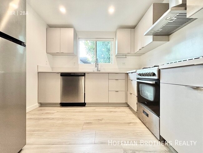 Building Photo - 1570 Yosemite Dr