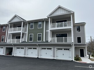 Building Photo - 401 Albany Turnpike
