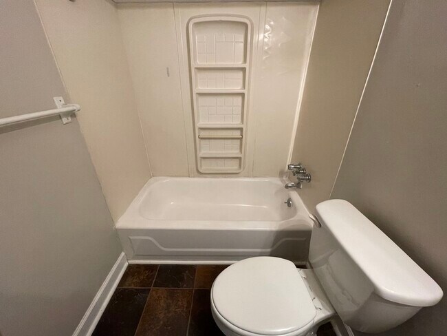 Foto del edificio - 220 S Laurel Ave