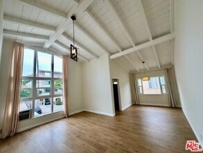 Building Photo - 1114 S Sherbourne Dr