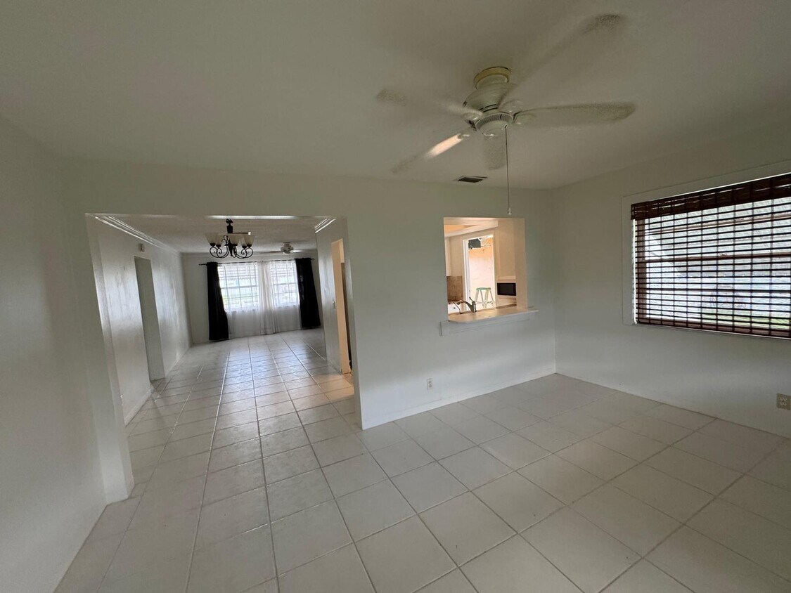 Foto principal - 2397 SW Congress Blvd