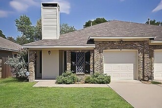 Building Photo - 2 Cedar Elm Cir
