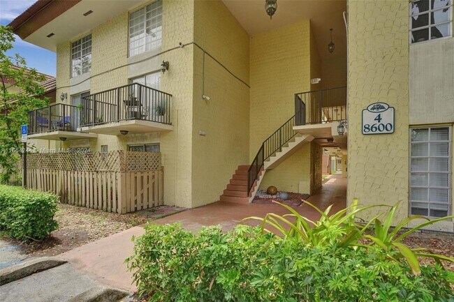 Building Photo - 8600 SW 109th Ave