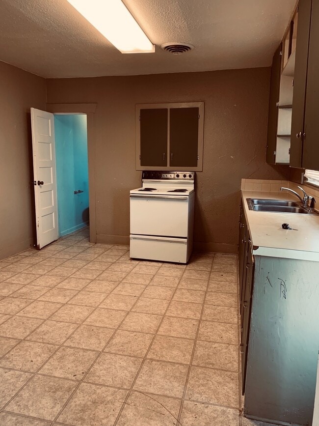 Foto del edificio - Charming 2-Bedroom Ranch with Stunning Views — Peaceful Country Living Just South of Milliken!