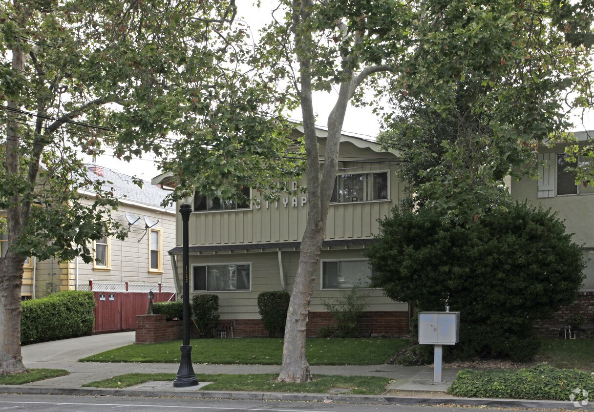 Foto del edificio - MID City Apt