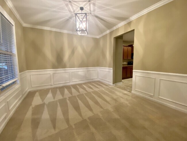 Foto del edificio - Five Bedroom Single Family Home in Mill Cr...