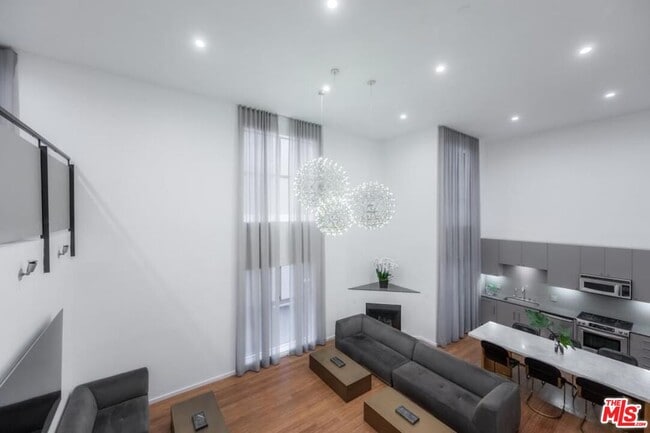 Foto del edificio - 7062 Hawthorn Ave