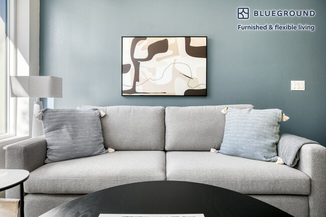 Foto del edificio - 6677 Santa Monica Blvd