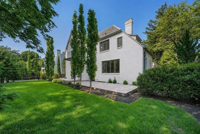 Foto del edificio - 59 Fresh Pond Ln