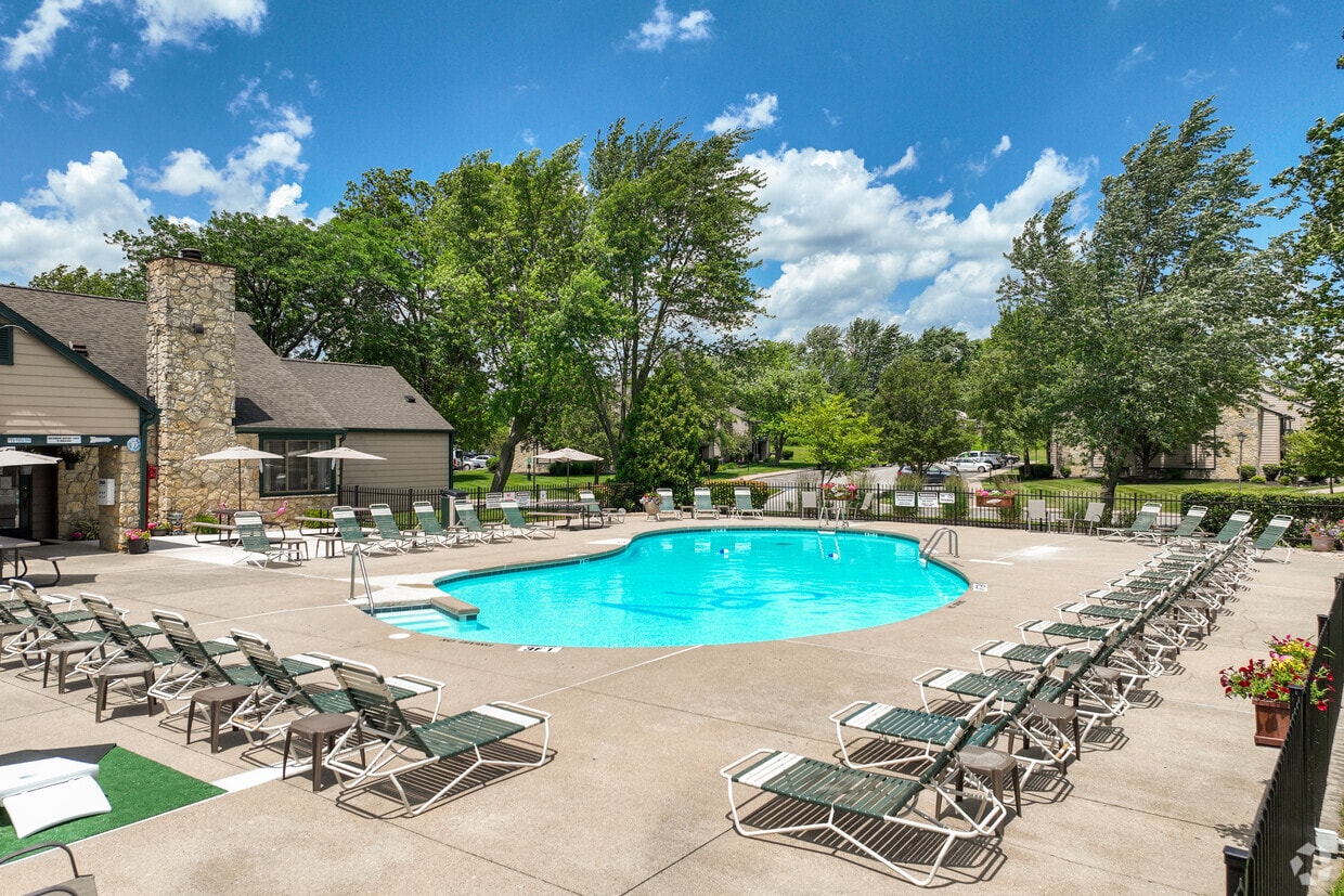 Primary Photo - Stone Pointe Village