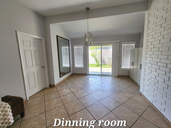 Foto del edificio - 16011 Glen Mar Dr