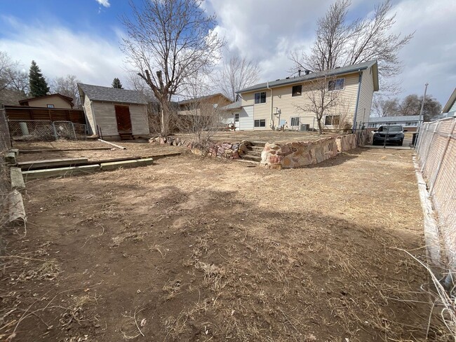 Building Photo - 4 Bedroom Home Available Near Chelton Rd &...