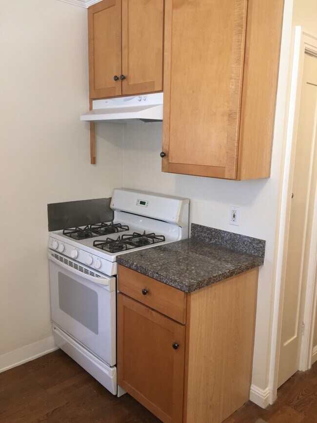 Kitchen - 800 Bayswater Ave