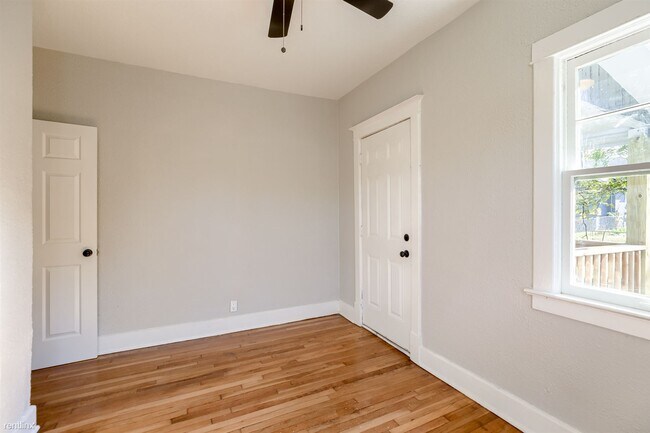 Building Photo - 4 br, 2 bath House - 3841 East 59th Street