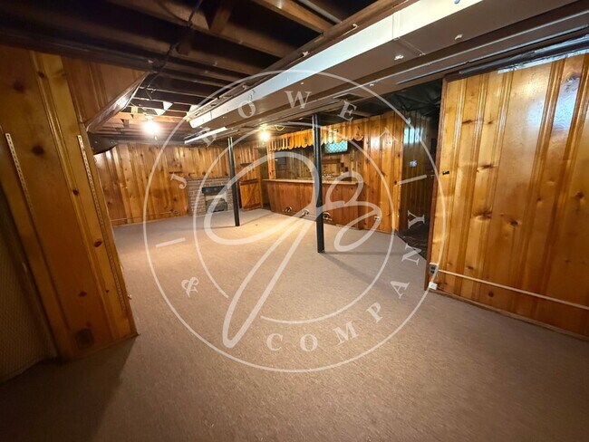 Foto del edificio - Unique  2-Bedroom Home with Finished Basement on Perth Street by the University of Toledo