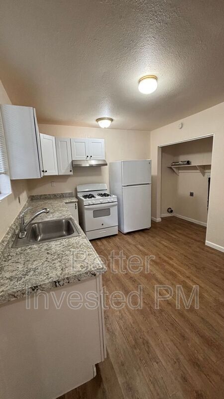 Foto del edificio - 24615 Birch St