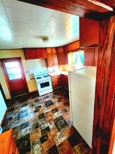 Building Photo - 32 Milford St