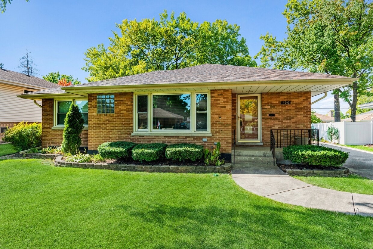 Primary Photo - 890 S Prospect Ave