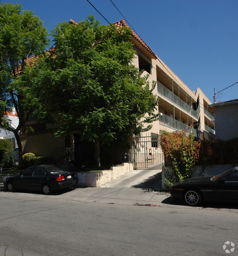 Building Photo - 10118 Samoa Ave