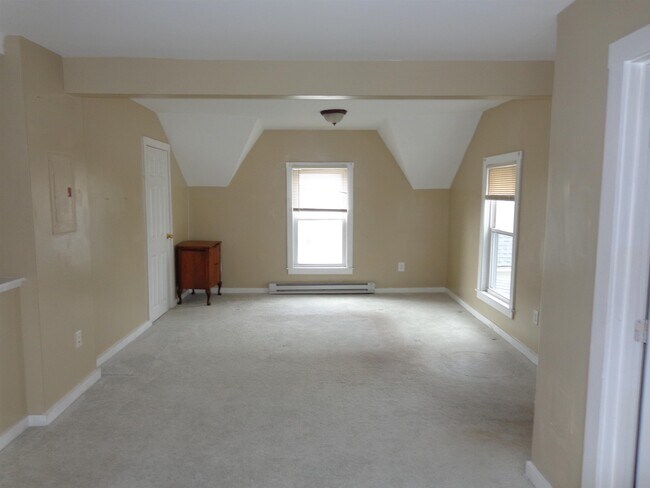 Building Photo - 376 Manchester St
