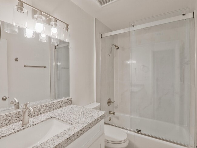 Building Photo - 220 S 7th St