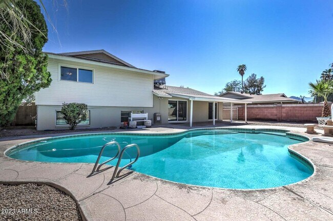 Foto del edificio - 8332 E Rose Ln