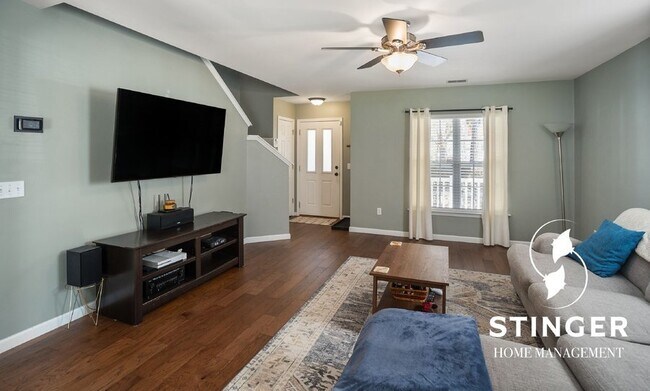 Foto del edificio - 4 Bedroom / 2.5 Bath For Rent In Shadow Moss