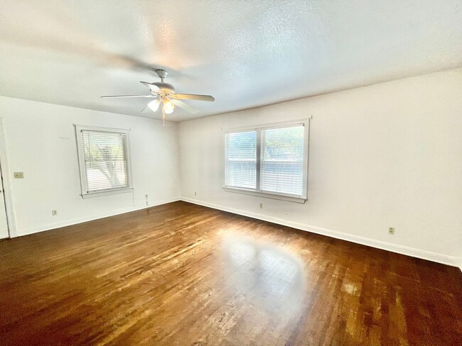 Building Photo - South Central Cottage in Austin