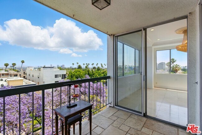 Foto del edificio - 321 N Oakhurst Dr