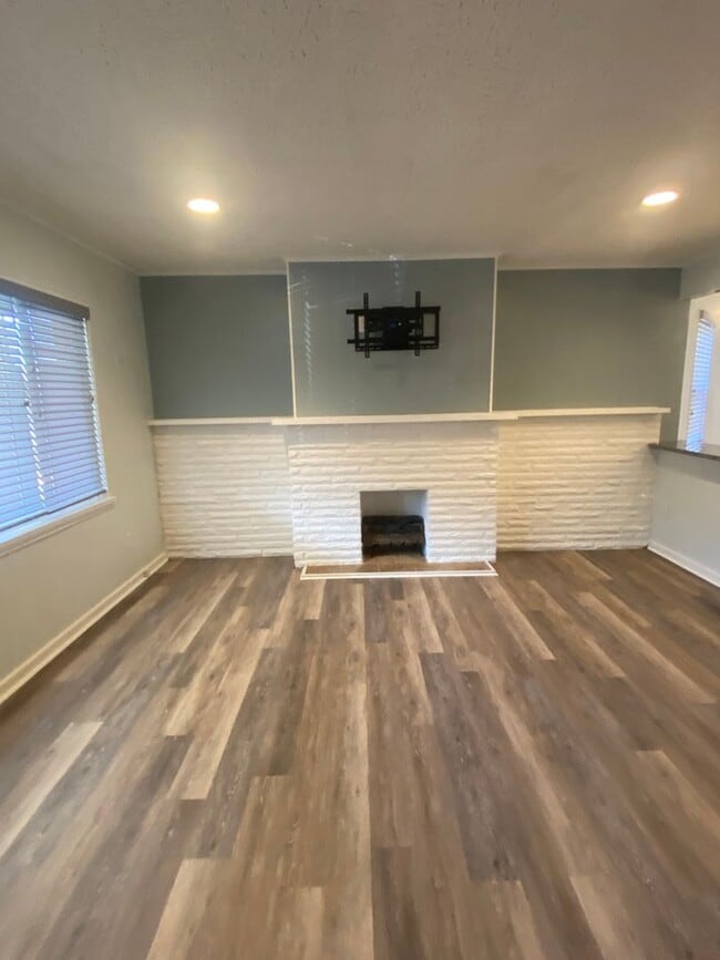 Photo - 4 Bedroom/ 2 Bathroom House in Dormont Available 7/1/2026