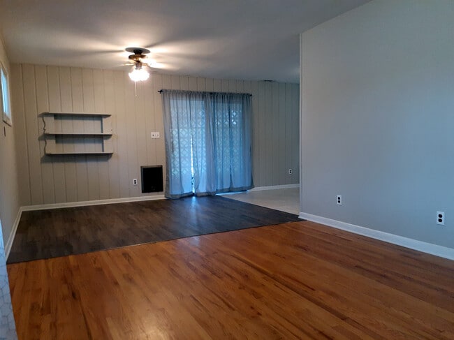 Building Photo - 707 S McCrary St