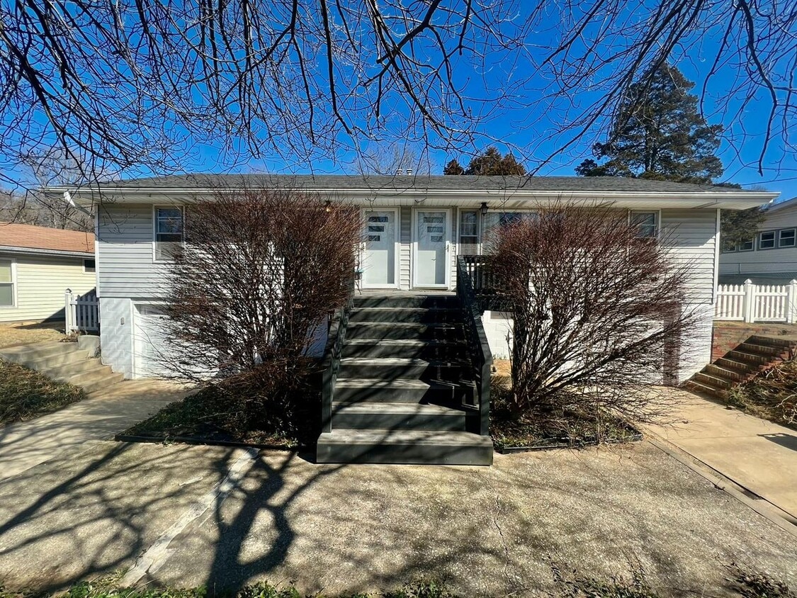 Primary Photo - 3336-3338 Elm Street