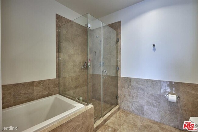Building Photo - 1 br, 2 bath Condo - 3223 W 6th St Unit 308