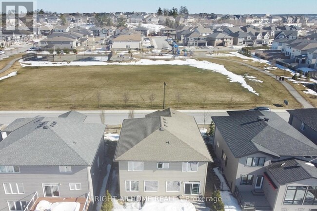 Building Photo - 170 Escarpment Cres