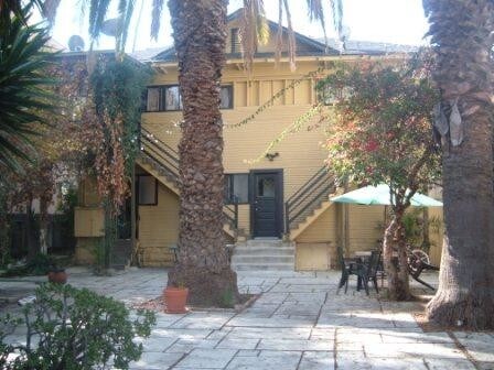 Foto del edificio - 1123 E Ocean Blvd