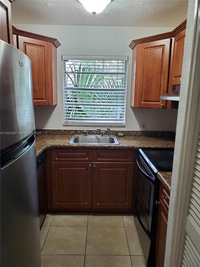 Building Photo - 1300 Moffett St