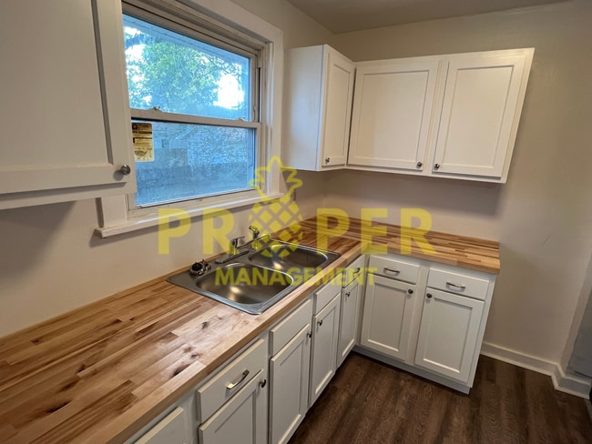 Building Photo - 2 bedroom 1 bath house