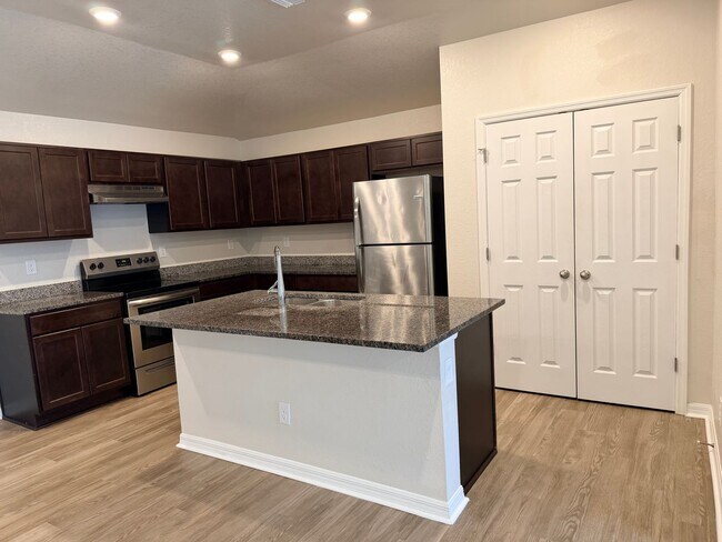 Foto del edificio - 361-363 Greenbriar Blvd