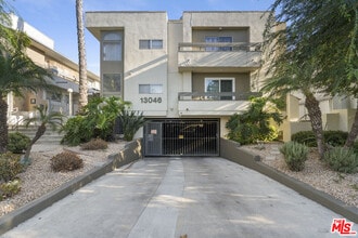 Building Photo - 13046 Moorpark St