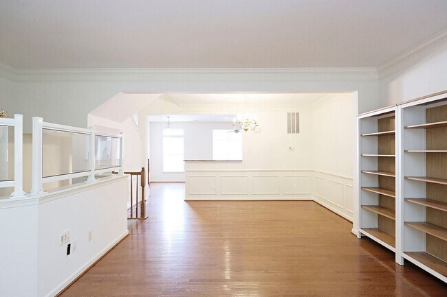 Foto del edificio - Pet-Friendly Cherry Hill Townhome