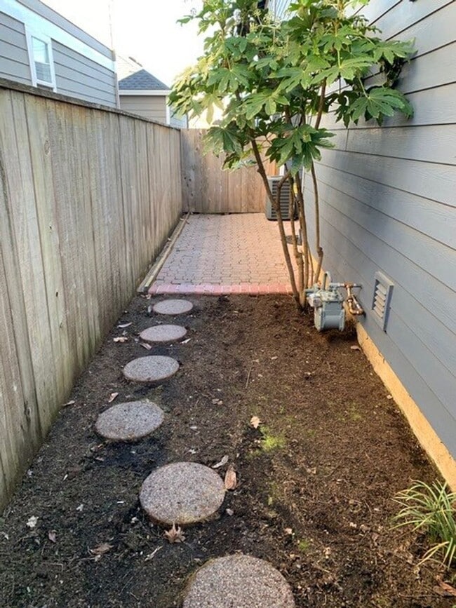 Building Photo - 4518 SE 66th Ave