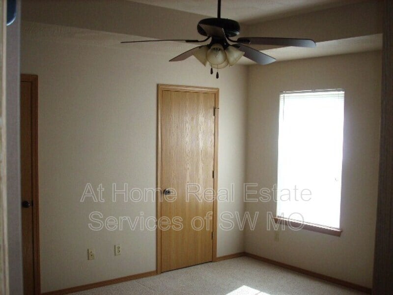 647 S Landen Ave, Republic, MO 65738 Condo for Rent in Republic, MO