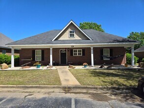 Building Photo - 802 W Longleaf Dr
