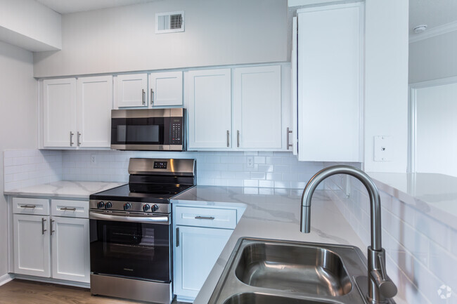 2 habitaciones, 2 habitaciones - 1297 pies cuadrados - Cocina - Park Place at Shelby Farms