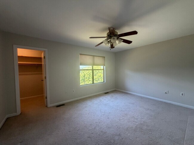 Building Photo - Salem duplex/townhouse