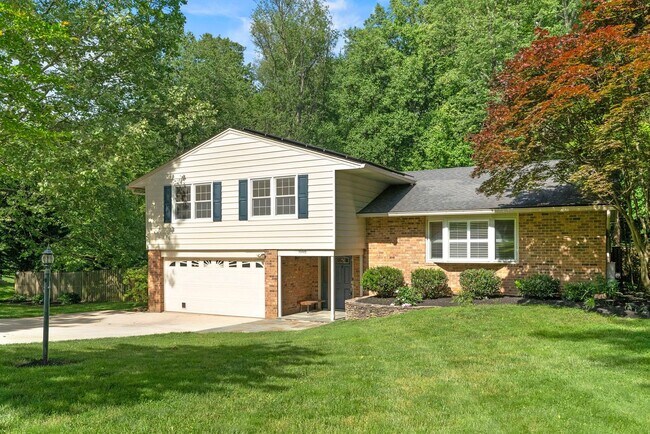 Building Photo - STUNNING FOUR BEDROOM DERWOOD HOME IS IMME...