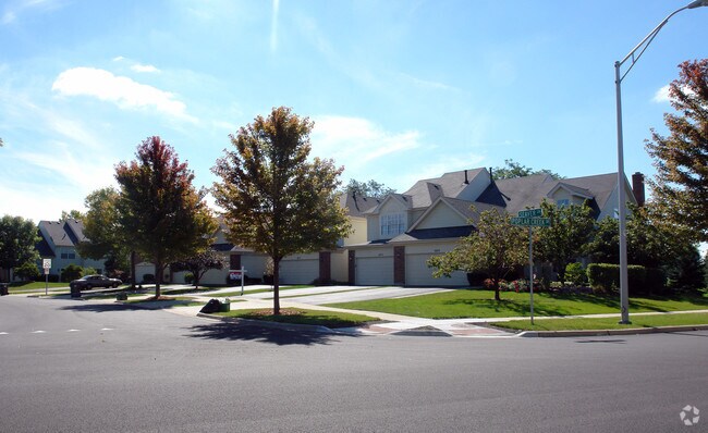 Building Photo - Links at Poplar Creek Townhomes