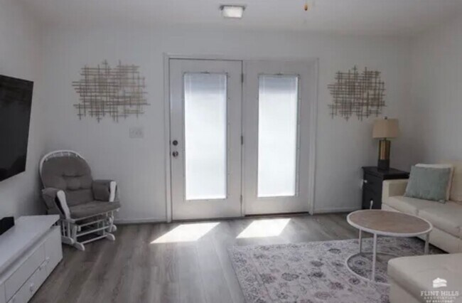 Foto del edificio - ADORABLE DUPLEX CLOSE TO EISENHOWER M.S!