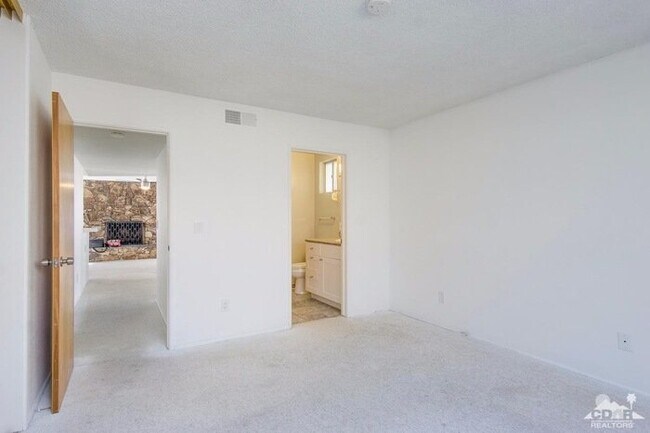 Foto del edificio - 12260 Redbud Rd