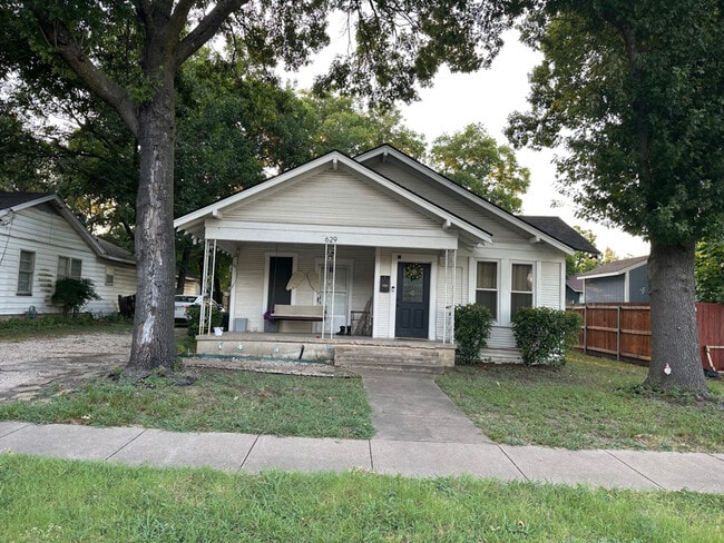 Building Photo - 629 Dunn St